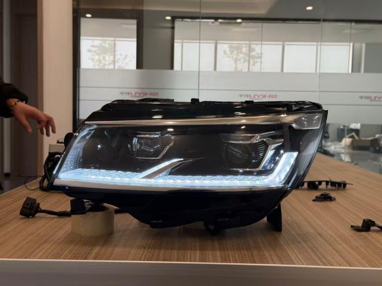 EXCLUSIVE VOLL LED Tagfahrlicht Scheinwerfer Set passend für VW T6.1 19+ schwarz mit Willkommensfunktion und dyn. Blinker