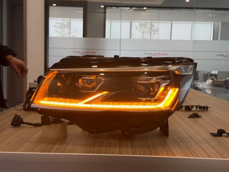 Preview: EXCLUSIVE VOLL LED Tagfahrlicht Scheinwerfer Set passend für VW T6.1 19+ schwarz mit Willkommensfunktion und dyn. Blinker