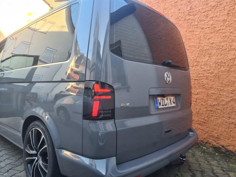 Voll LED Lightbar Design Rückleuchten für VW T5 Facelift (GP) 10-15 schwarz/rauch mit dynamischem Blinker