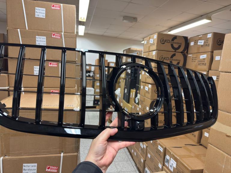 Preview: B-Ware - Kühlergrill Schwarz glanz für Mercedes Vito W447 + Kamera 14-19