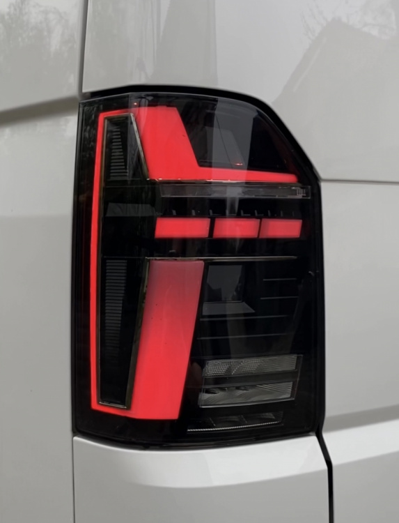 Voll LED Rückleuchten für VW T6 2015-2019 schwarz T6.1-Look sequentieller Start Laufblinker