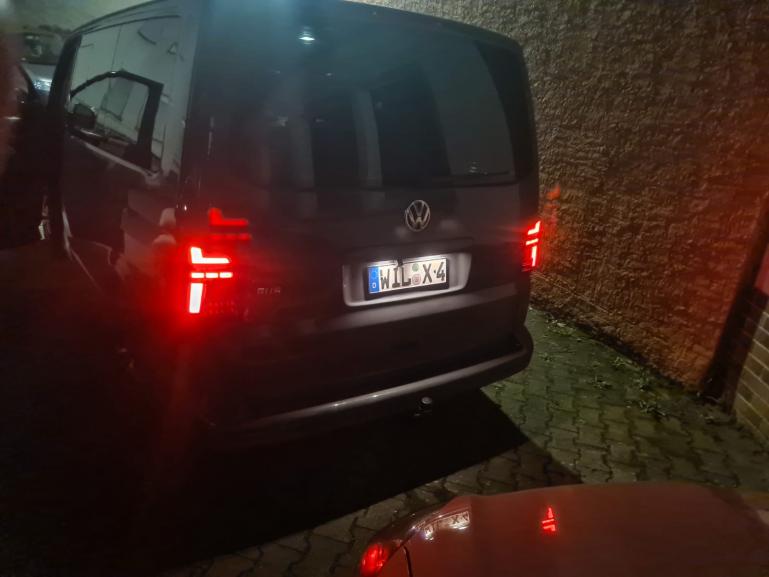 Voll LED Lightbar Design Rückleuchten für VW T5 Facelift (GP) 10-15 rot/rauch mit dynamischen Blinker