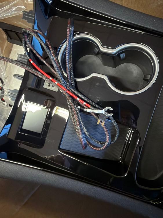 Preview: Upgrade Luxury Line Staufach Mittelkonsole Ablage passend für Mercedes Benz Vito W447 Automatik 14-23 mit LED Beleuchtung, USB, Kühlfunktion