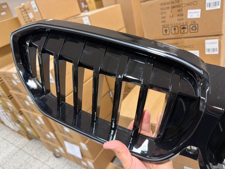 LumiFire Upgrade LED-Kühlergrill mit einer Lamelle in Hochglanzschwarz für BMW 3er G20 2019-2022