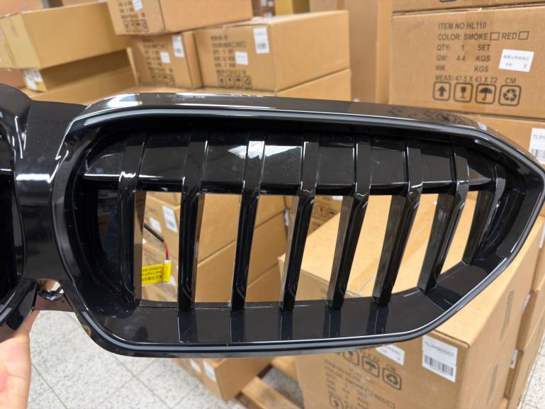 Preview: LumiFire Upgrade LED-Kühlergrill mit einer Lamelle in Hochglanzschwarz für BMW 3er G20 2019-2022