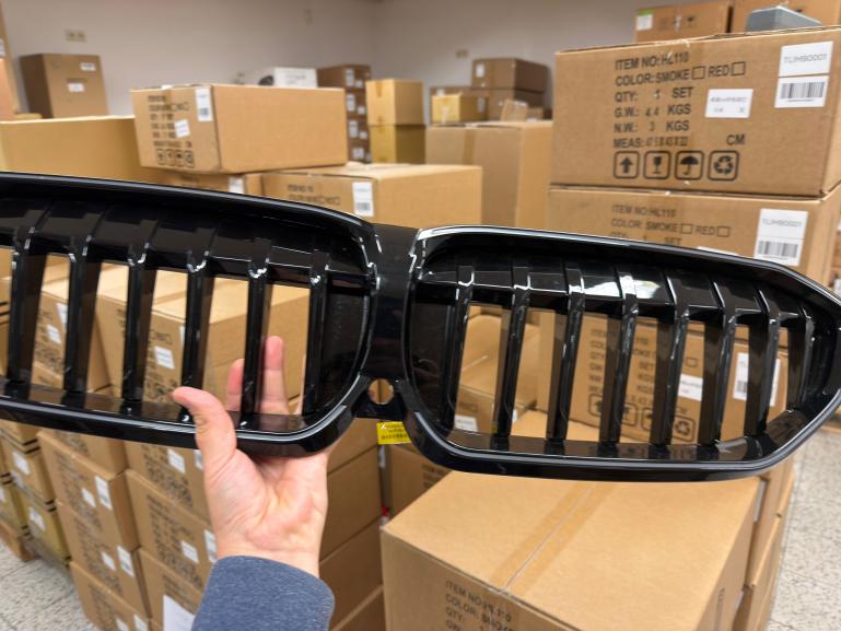 Preview: LumiFire Upgrade LED-Kühlergrill mit einer Lamelle in Hochglanzschwarz für BMW 3er G20 2019-2022