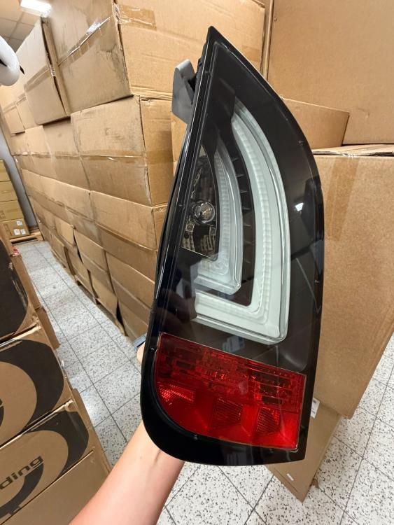 Preview: B-Ware   LED Lightbar Design Rückleuchten passend für VW UP! und Skoda Citigo 11-21 schwarz/rauch