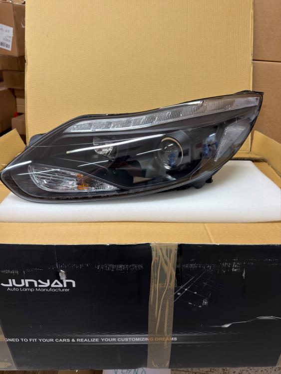 Preview: B-Ware  LED Tagfahrlicht Design Scheinwerfer passend für Ford Focus MK3 3/5 Türer 11-14 schwarz