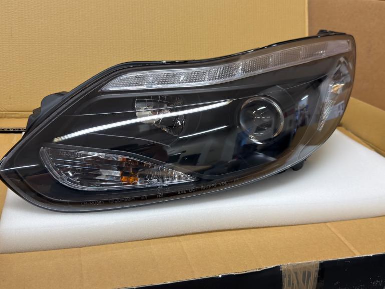 Preview: B-Ware  LED Tagfahrlicht Design Scheinwerfer passend für Ford Focus MK3 3/5 Türer 11-14 schwarz