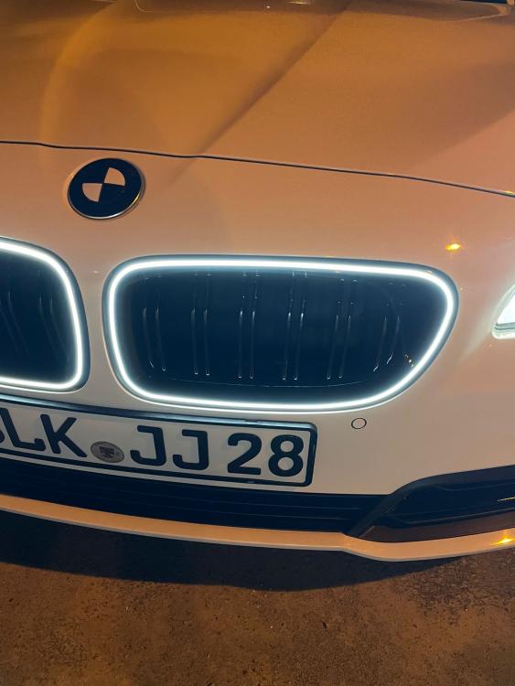 Preview: LumiFire Upgrade LED-Kühlergrill passend für BMW 5er F10 2010–2017 mit Doppellamellen in Schwarz glänzend