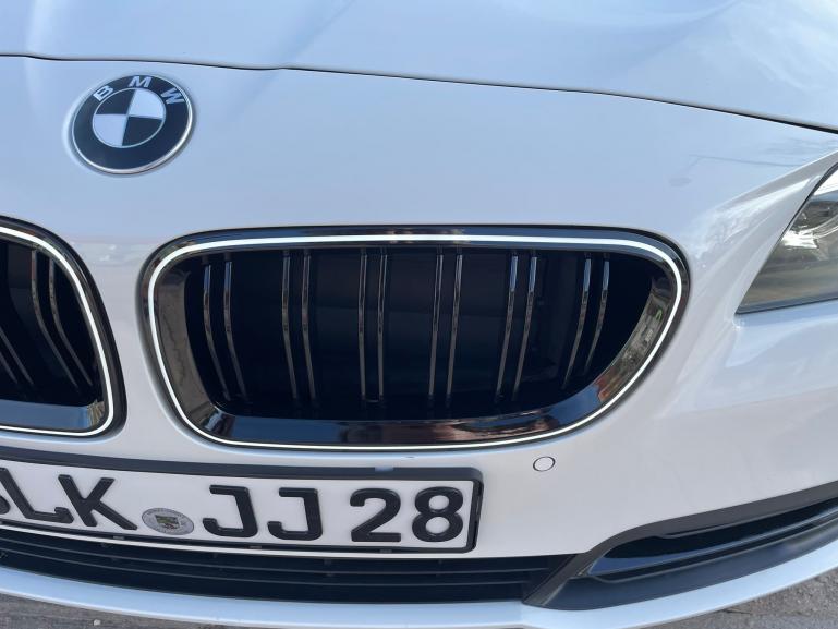 LumiFire Upgrade LED-Kühlergrill passend für BMW 5er F10 2010–2017 mit Doppellamellen in Schwarz glänzend