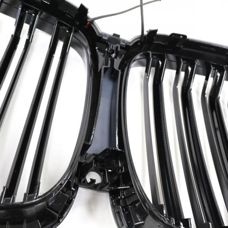LED-Doppellamellen-Kühlergrill in Schwarz glänzend passend für BMW X5-Serie G05 ab 2019