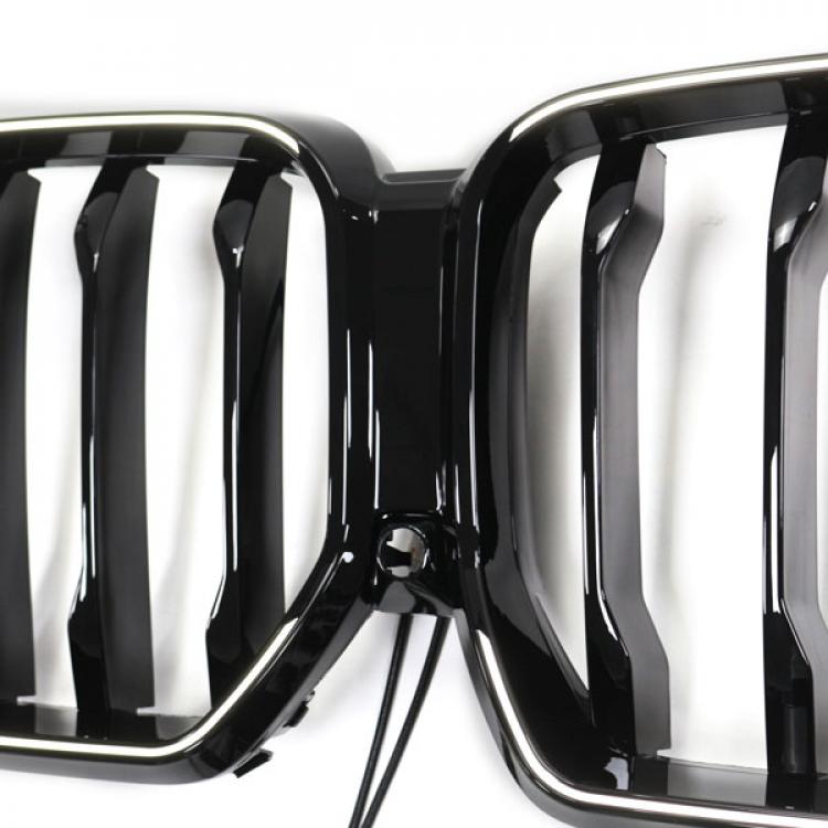 LED-Kühlergrill mit einer Lamelle in Schwarz glänzend passend für BMW X6 Serie G06 2019–2023