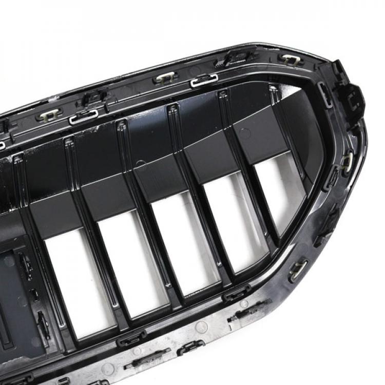LED-Kühlergrill mit einer Lamelle in Schwarz glänzend passend für BMW 5er G60 2024 +
