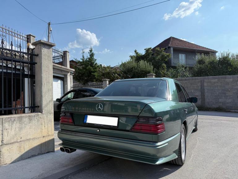 Klassik Design Heckstoßstange für Mercedes Benz E-Klasse W124 Limousine / Coupe 85-95