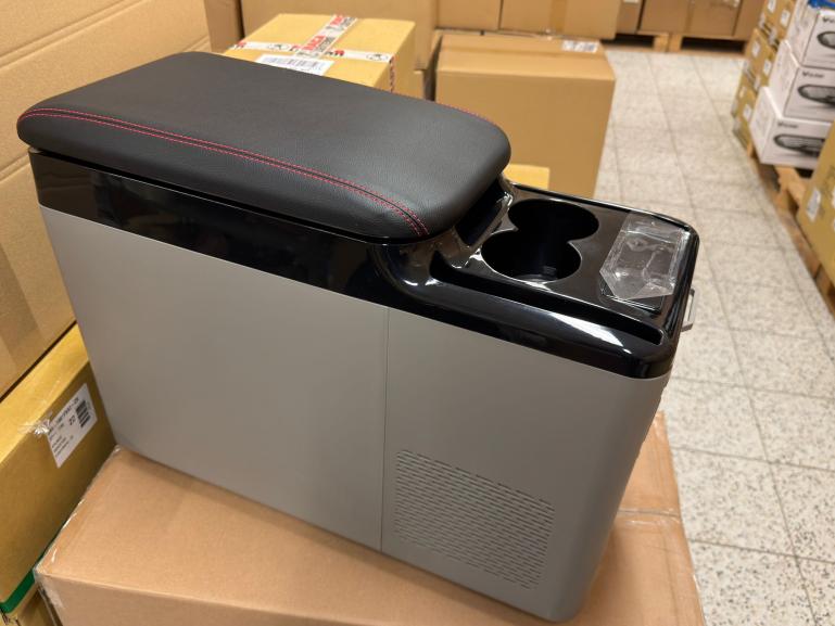 Preview: B-Ware  Upgrade+ "Freeze" Staufach Mittelkonsole Ablage passend für Opel Zafira Life / Lounge 21+ mit Kühlfunktion, USB und Getränkehaltern + App Steuerung