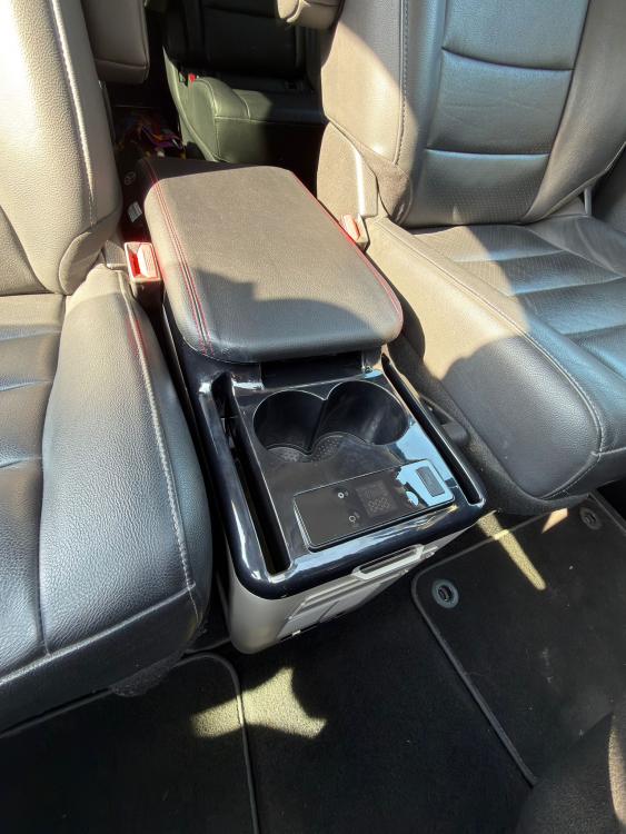 Upgrade+ "Freeze" Staufach Mittelkonsole Ablage passend für Opel Zafira Life / Lounge 21+ mit Kühlfunktion, USB und Getränkehaltern + App Steuerung