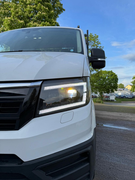 VOLL LED Tagfahrlicht Scheinwerfer für VW Crafter II / MAN TGE 2017+ / schwarz dynamisch