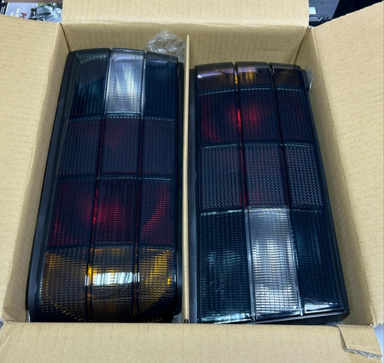 Preview: Exklusiv Classic-Sport Design Rückleuchten passend für BMW 3er E30 Facelift Limo, 2-Türer (Coupe), Cabrio, Touring 87-94 schwarz