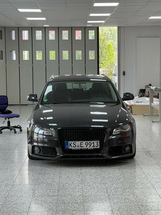 Upgrade Sportgrill / Kühlergrill für Audi A4 B8 (8K) 08-11 Hochglanz schwarz in Wabendesign