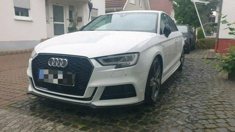 Upgrade Sportgrill / Kühlergrill für Audi A3 8V Facelift 17+  Hochglanz schwarz in Wabendesign