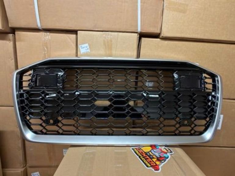 Preview: B-Ware  Upgrade Sportgrill / Kühlergrill für Audi A6 C8 4A 18-24 Hochglanz Schwarz / Matt Silber in Wabendesign