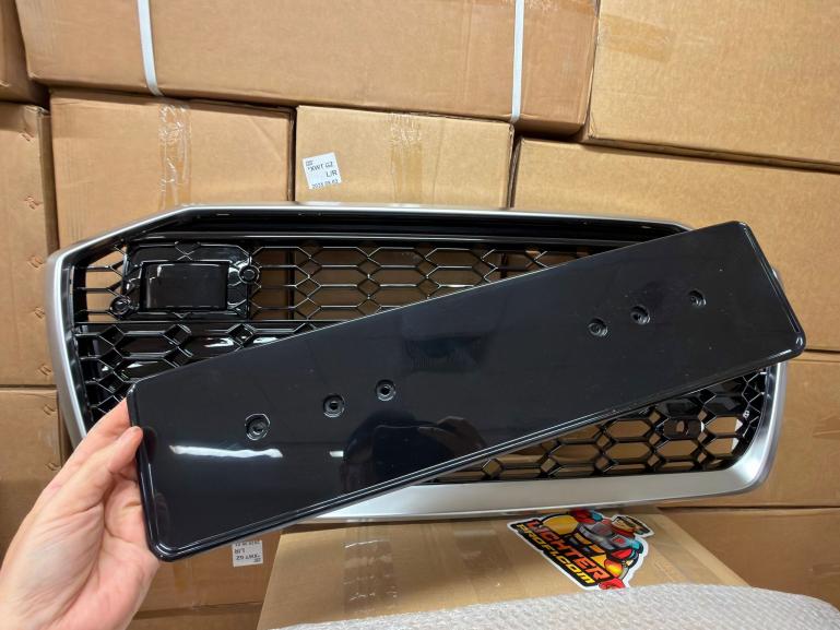 Preview: B-Ware  Upgrade Sportgrill / Kühlergrill für Audi A6 C8 4A 18-24 Hochglanz Schwarz / Matt Silber in Wabendesign