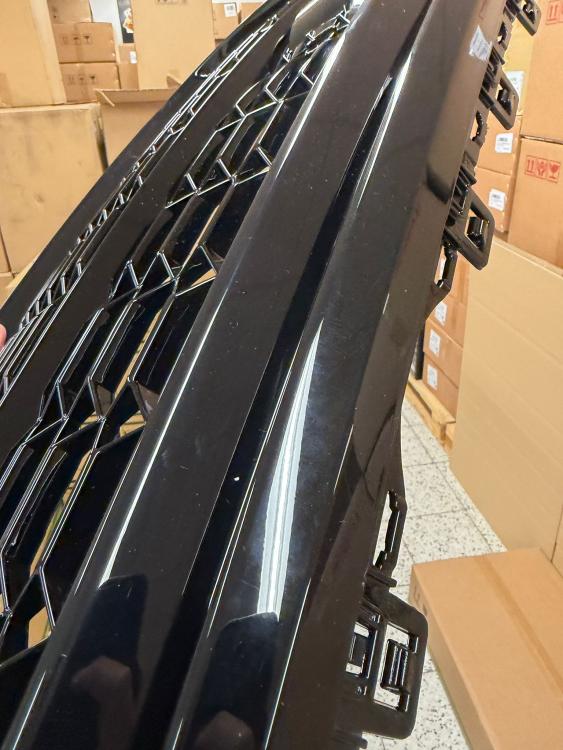 B-Ware  Upgrade Sportgrill / Kühlergrill für Audi A6 C8 4A 18-24 Hochglanz Schwarz in Wabendesign