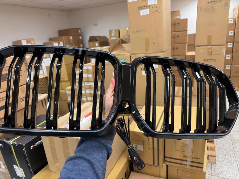 Preview: B-Ware  LumiFire Upgrade LED-Doppellamellen-Kühlergrill in Schwarz glänzend passend für BMW X6 Serie G06 2019–2023