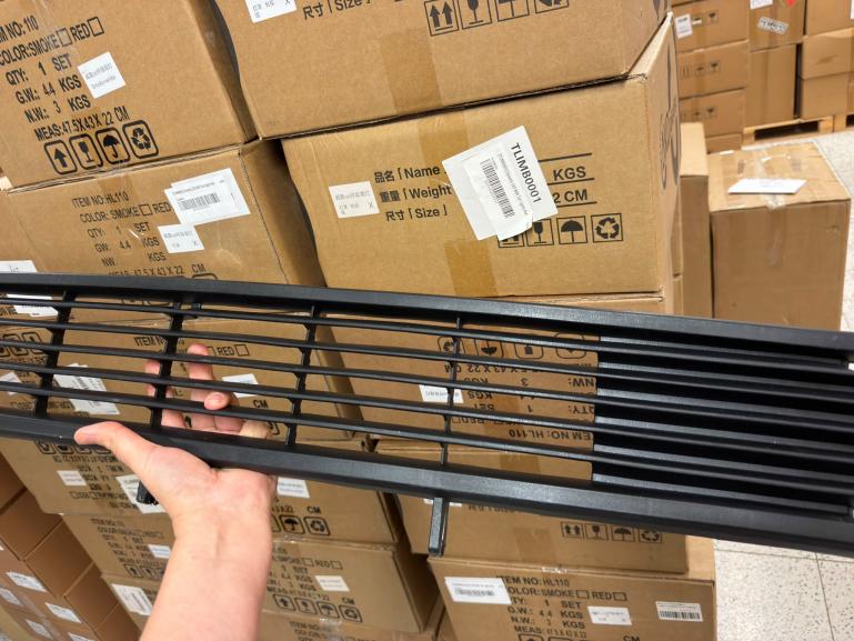 Preview: Upgrade Sportgrill / unterer Kühlergrill für Volkswagen T3 79-92 schwarz matt Südafrika-Version - B Ware