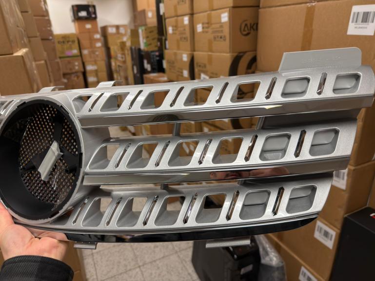 Preview: B-Ware - Upgrade Sportgrill / Kühlergrill für Mercedes Benz ML W164 05-08 silber/chrom