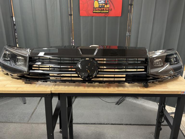 LumiFire Upgrade LED Kühlergrill Sportgrill passend für VW T6 15-19 Hochglanz-schwarz