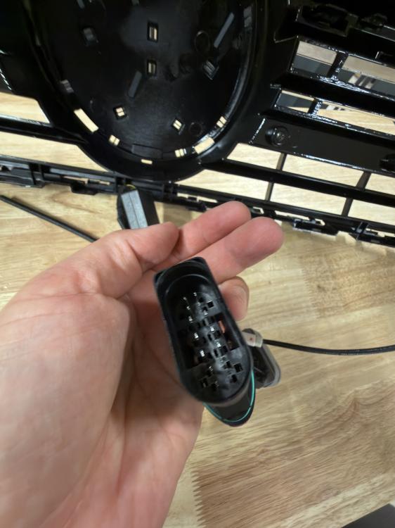 LumiFire Upgrade LED Kühlergrill Sportgrill passend für VW T6 15-19 Hochglanz-schwarz