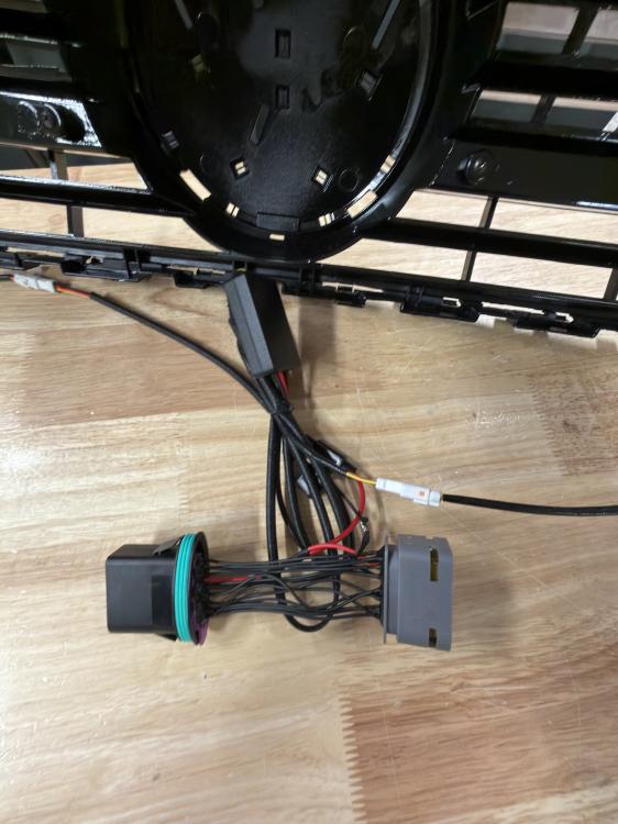 LumiFire Upgrade LED Kühlergrill Sportgrill passend für VW T6 15-19 Hochglanz-schwarz