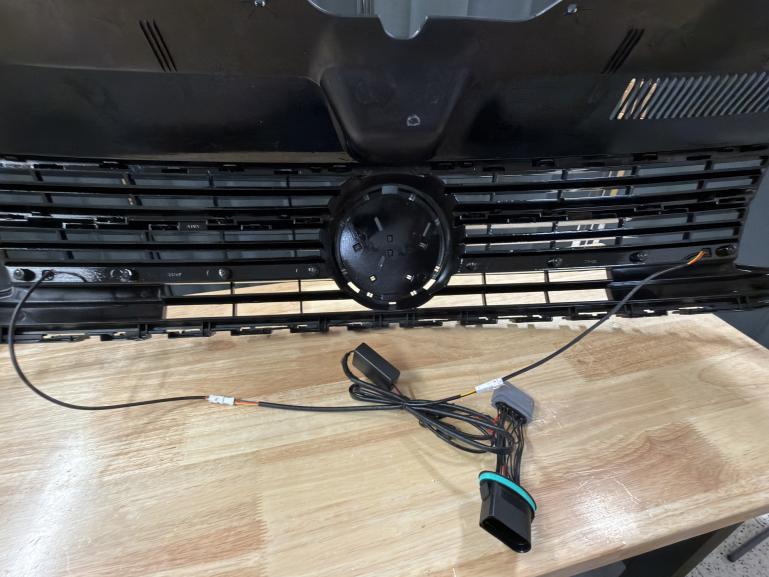 LumiFire Upgrade LED Kühlergrill Sportgrill passend für VW T6 15-19 Hochglanz-schwarz