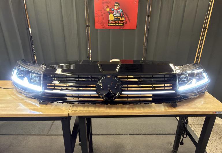LumiFire Upgrade LED Kühlergrill Sportgrill passend für VW T6 15-19 Hochglanz-schwarz