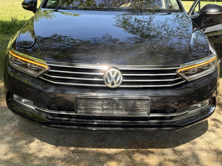 Voll LED Tagfahrlicht Scheinwerfer Set passend für VW Passat B8 14-19 schwarz mit dynamischen LED Blinker & Willkommensfunktion