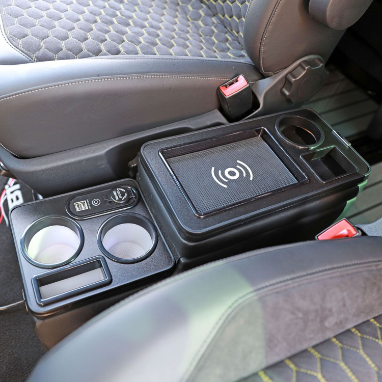 Black Edition Staufach Mittelkonsole Ablage für Citroen Jumpy 95-00 mit RGB Farbwechsel-LED Beleuchtung, USB und Induktions-Ladestation
