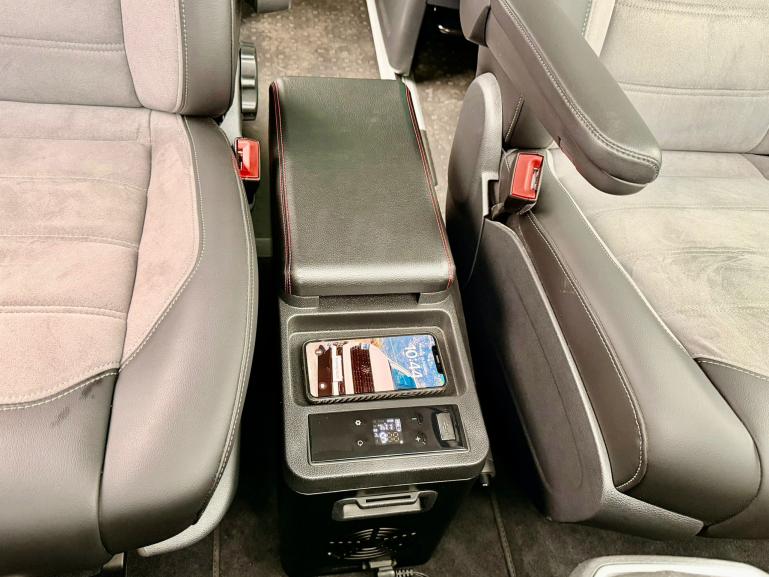 Upgrade+ "Freeze" Staufach Mittelkonsole Ablage für VW T5 Facelift 10-20 mit Kühlfunktion, USB und Induktions-Ladung + App Steuerung
