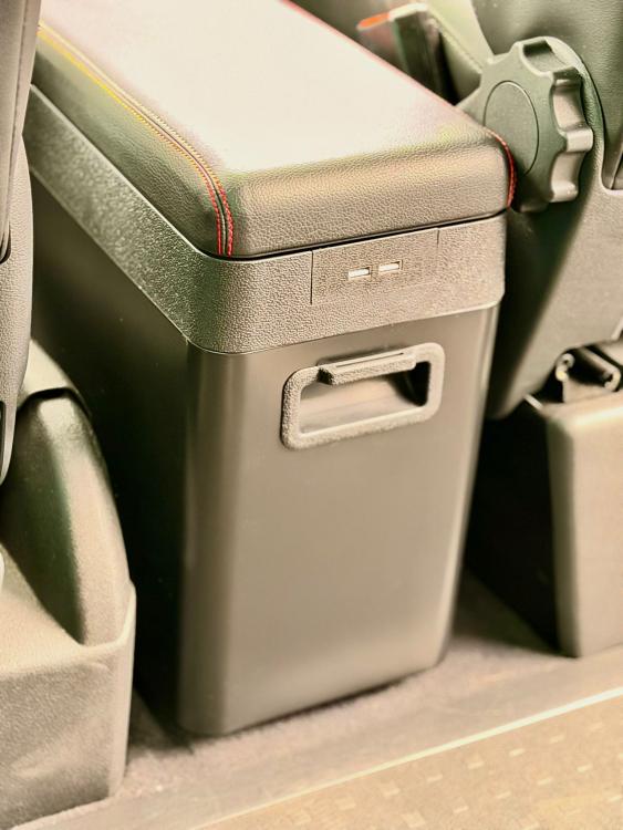 Upgrade+ "Freeze" Staufach Mittelkonsole Ablage für VW T5 Facelift 10-20 mit Kühlfunktion, USB und Induktions-Ladung + App Steuerung