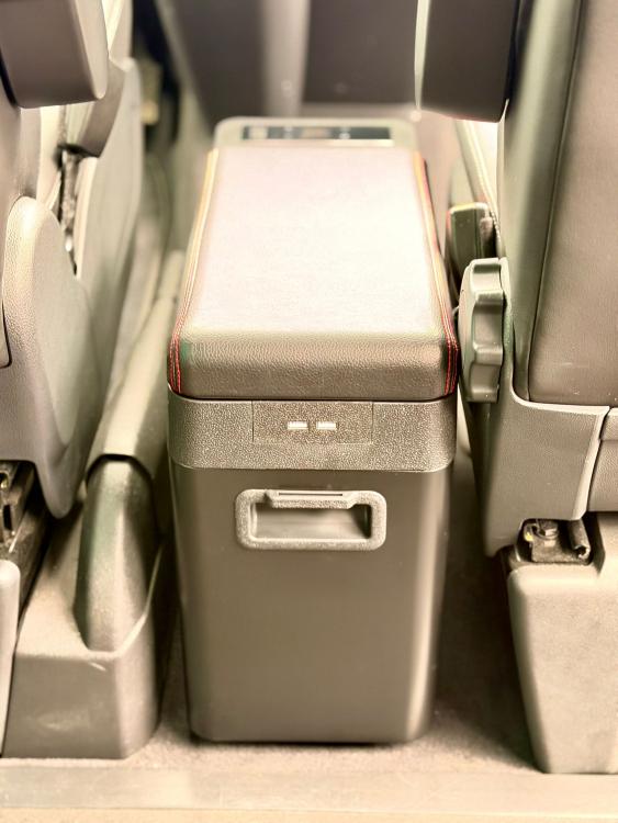 Upgrade+ "Freeze" Staufach Mittelkonsole Ablage für VW T5 Facelift 10-20 mit Kühlfunktion, USB und Induktions-Ladung + App Steuerung