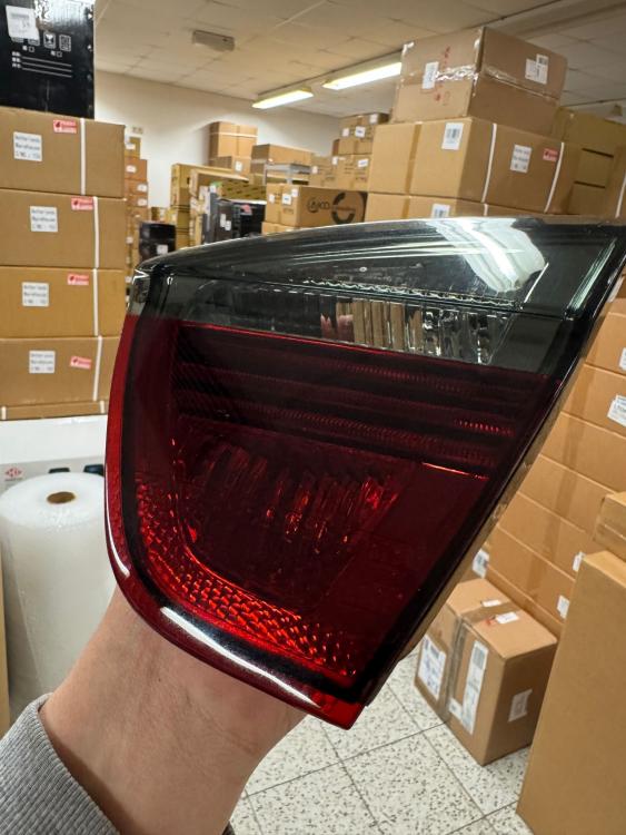 Preview: B-Ware - LED Lightbar Design Rückleuchten für BMW 3er E90 05-08 rot/rauch