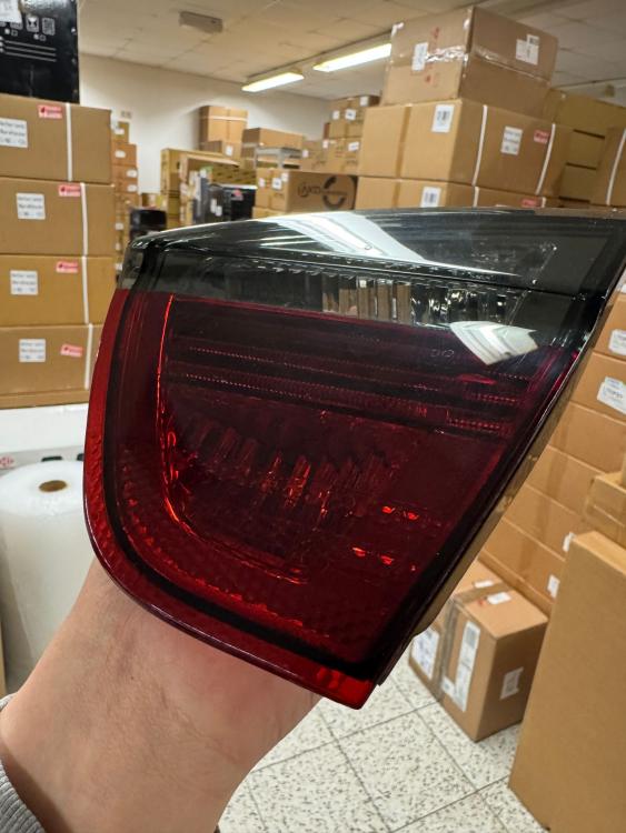 Preview: B-Ware - LED Lightbar Design Rückleuchten für BMW 3er E90 05-08 rot/rauch