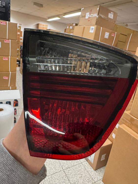 Preview: B-Ware - LED Lightbar Design Rückleuchten für BMW 3er E90 05-08 rot/rauch