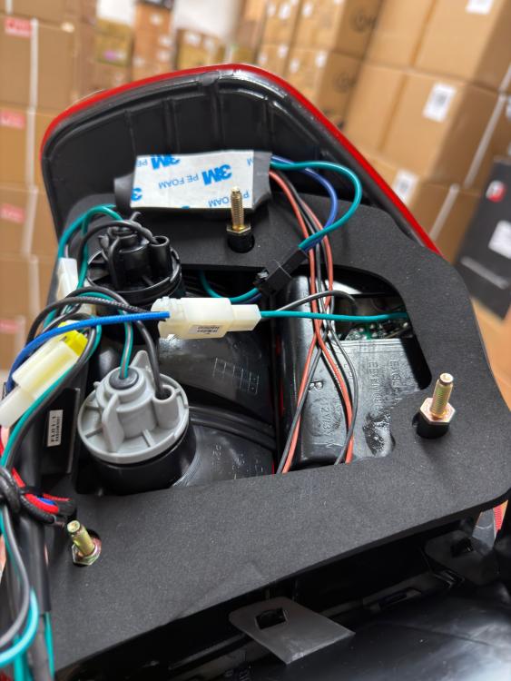 B-Ware - LED Lightbar Design Rückleuchten für BMW 3er E90 05-08 rot/klar mit LED Blinker