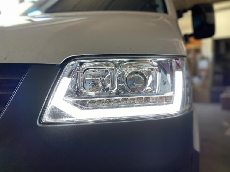 Upgrade LED Tagfahrlicht Scheinwerfer VW T5 03-09 dynamisch schwarz