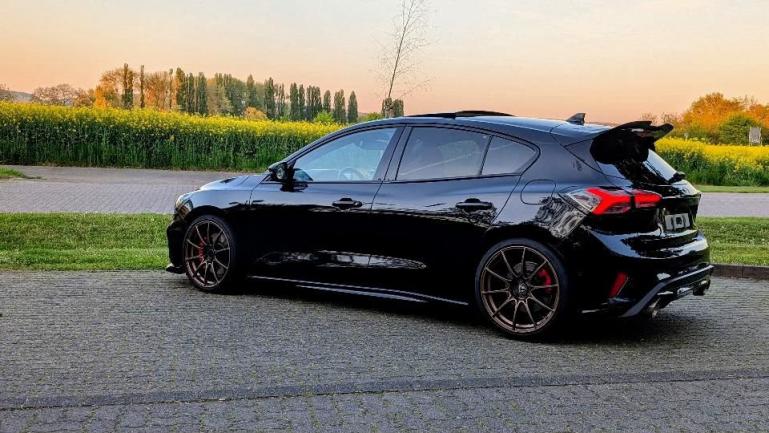 Preview: LED Lightbar Design Rückleuchten passend für Ford Focus MK4 3/5 Türer 18-21 rauch Dynamische Blinker