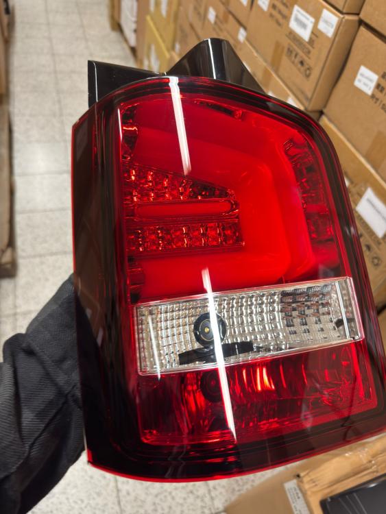 Preview: B-Ware - LED Lightbar Design Rückleuchten für VW T5 GP 10-15 rot/klar (Heckklappe) - B-Ware