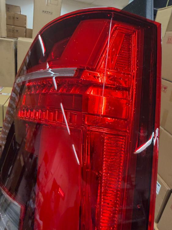 B-Ware -  Voll LED Lightbar Design Rückleuchten für VW T6.1 20+ rot/klar mit dynamischem Blinker
