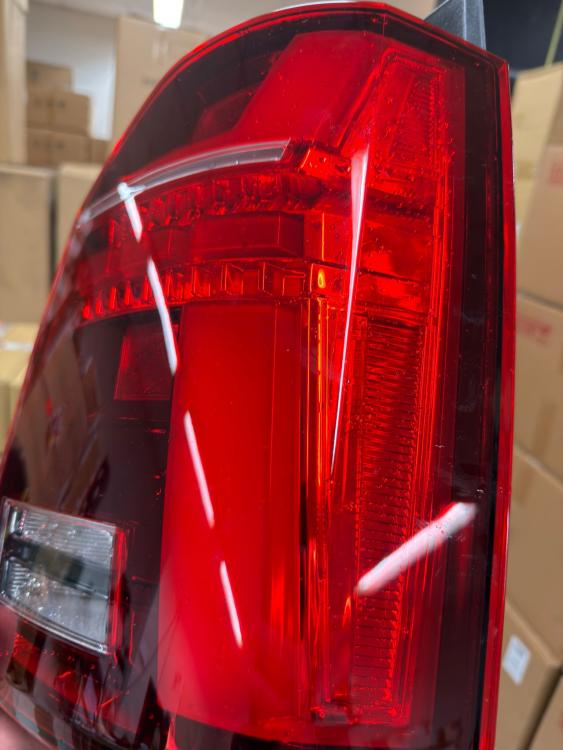 B-Ware -  Voll LED Lightbar Design Rückleuchten für VW T6.1 20+ rot/klar mit dynamischem Blinker